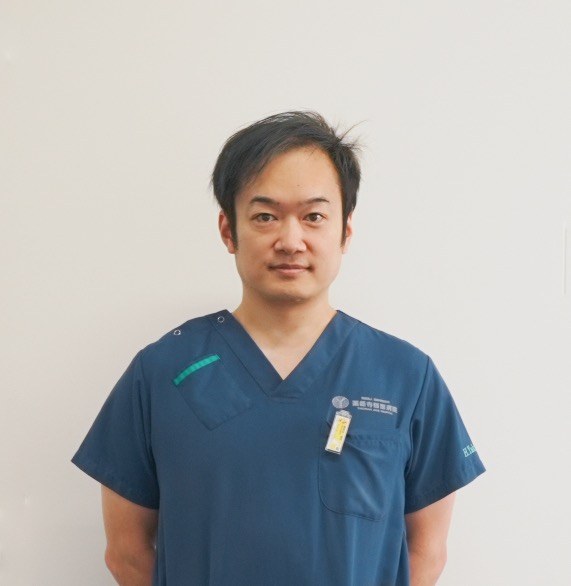 院長　薬師寺 泰匡